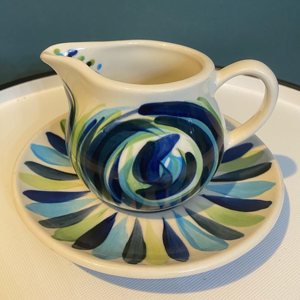 Gail Pittman GAP28 Creamer '07 & Under Plate Navy Blue, Lime Green Hand Painted